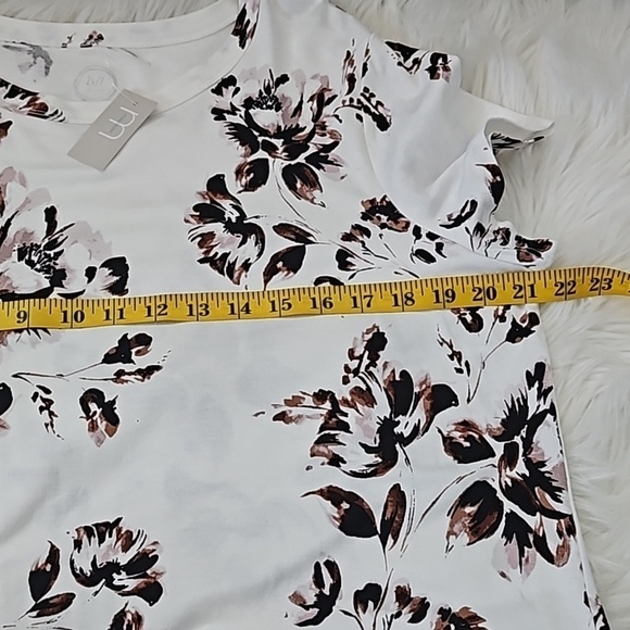Maurices Off-White Floral Print Short Sleeve Tee NWT - Picture 10 of 11